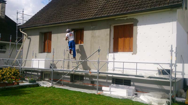 Travaux d'isolation par l'extérieur en cours